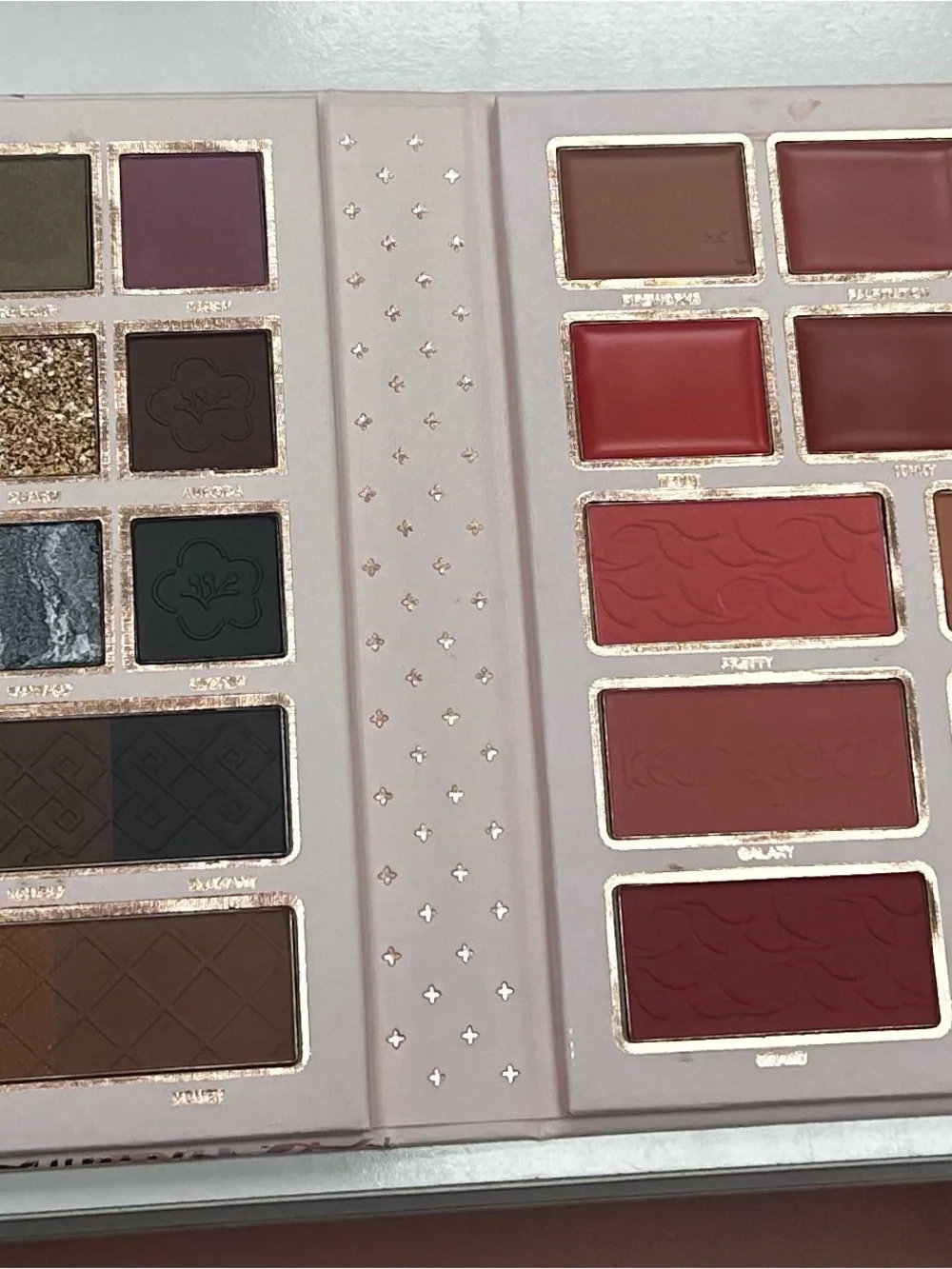 Makeup book  - Pink
